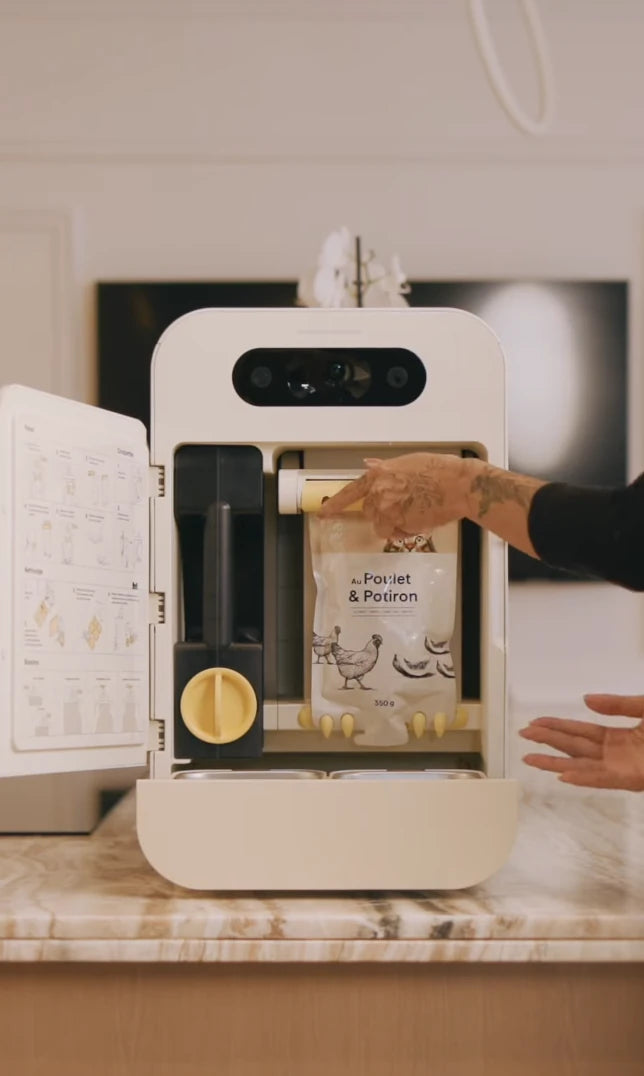 Ce robot français reconnaît votre chat et lui sert automatiquement pâtée et croquettes lorsqu’il vient manger